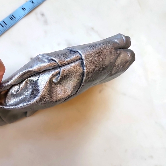 Simply Vera Wang silver wristlet NWOT - Picture 11 of 11